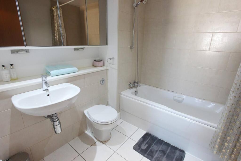 אדינבורו Spacious 2 Bed, 2 Bath Apartment -The Shore, Leith מראה חיצוני תמונה