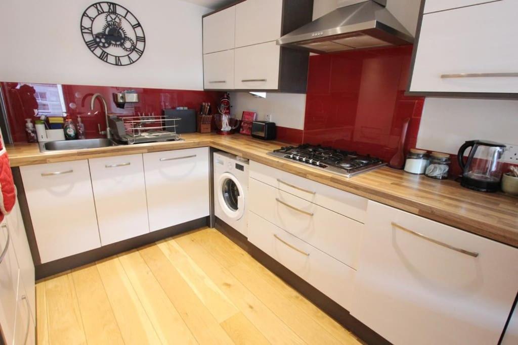 אדינבורו Spacious 2 Bed, 2 Bath Apartment -The Shore, Leith מראה חיצוני תמונה