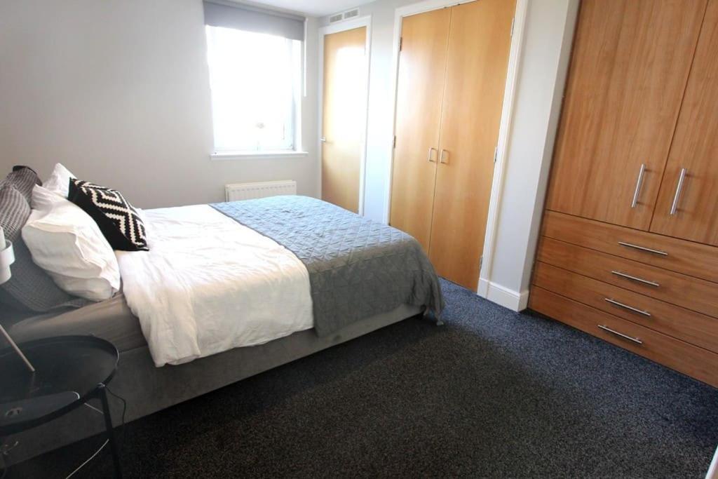 אדינבורו Spacious 2 Bed, 2 Bath Apartment -The Shore, Leith מראה חיצוני תמונה