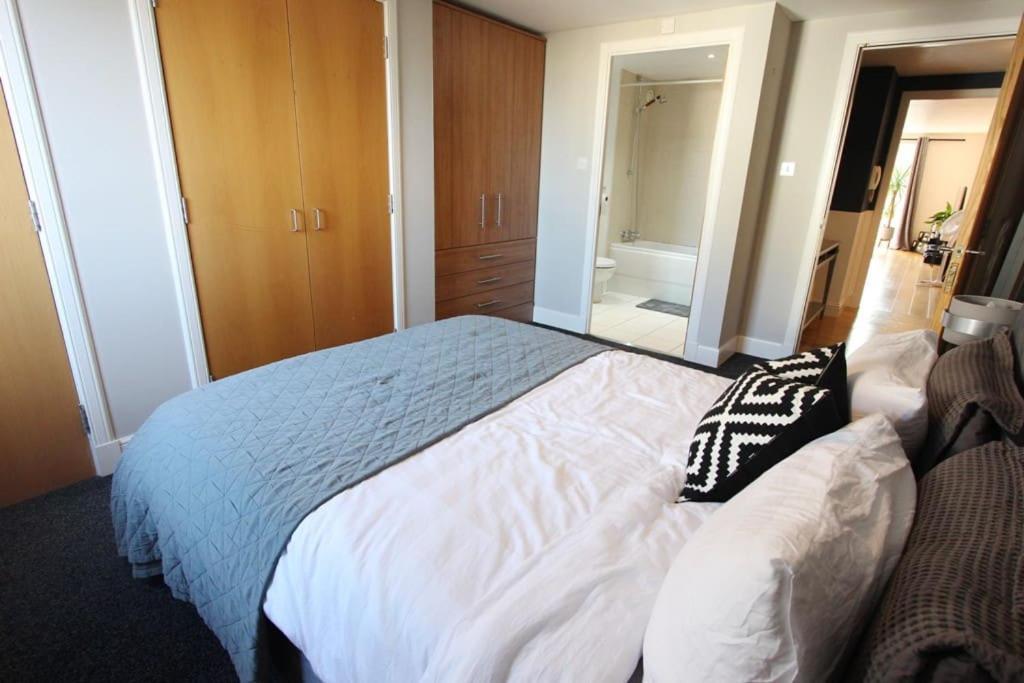 אדינבורו Spacious 2 Bed, 2 Bath Apartment -The Shore, Leith מראה חיצוני תמונה