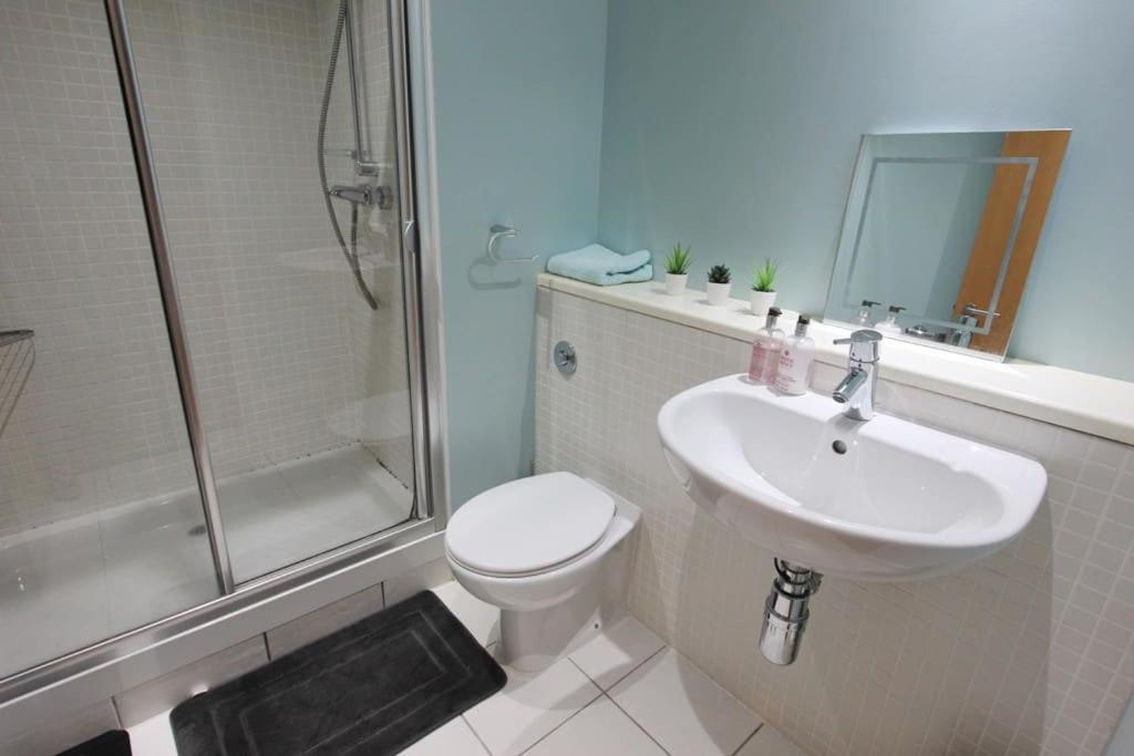 אדינבורו Spacious 2 Bed, 2 Bath Apartment -The Shore, Leith מראה חיצוני תמונה