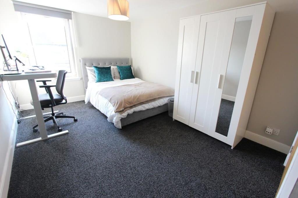 אדינבורו Spacious 2 Bed, 2 Bath Apartment -The Shore, Leith מראה חיצוני תמונה